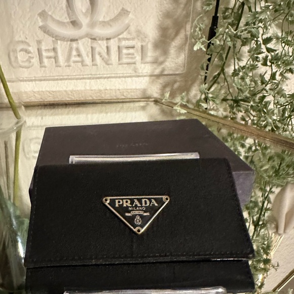 Vintage Prada key case wallet black & silver in beautiful condition with box - Picture 9 of 10